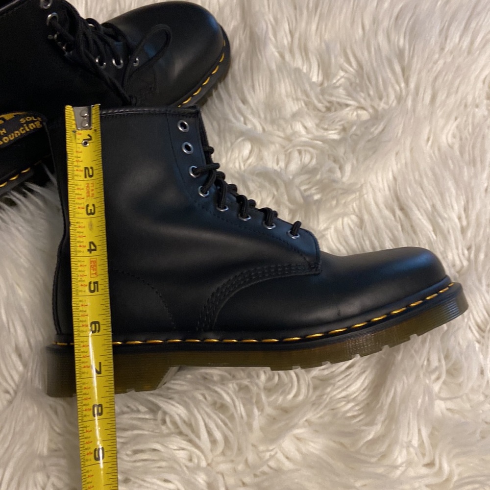 Dr.Martens  Air Wair with sole bouncing 🥾 size 8M BNWOT please see all photos - Picture 16 of 17